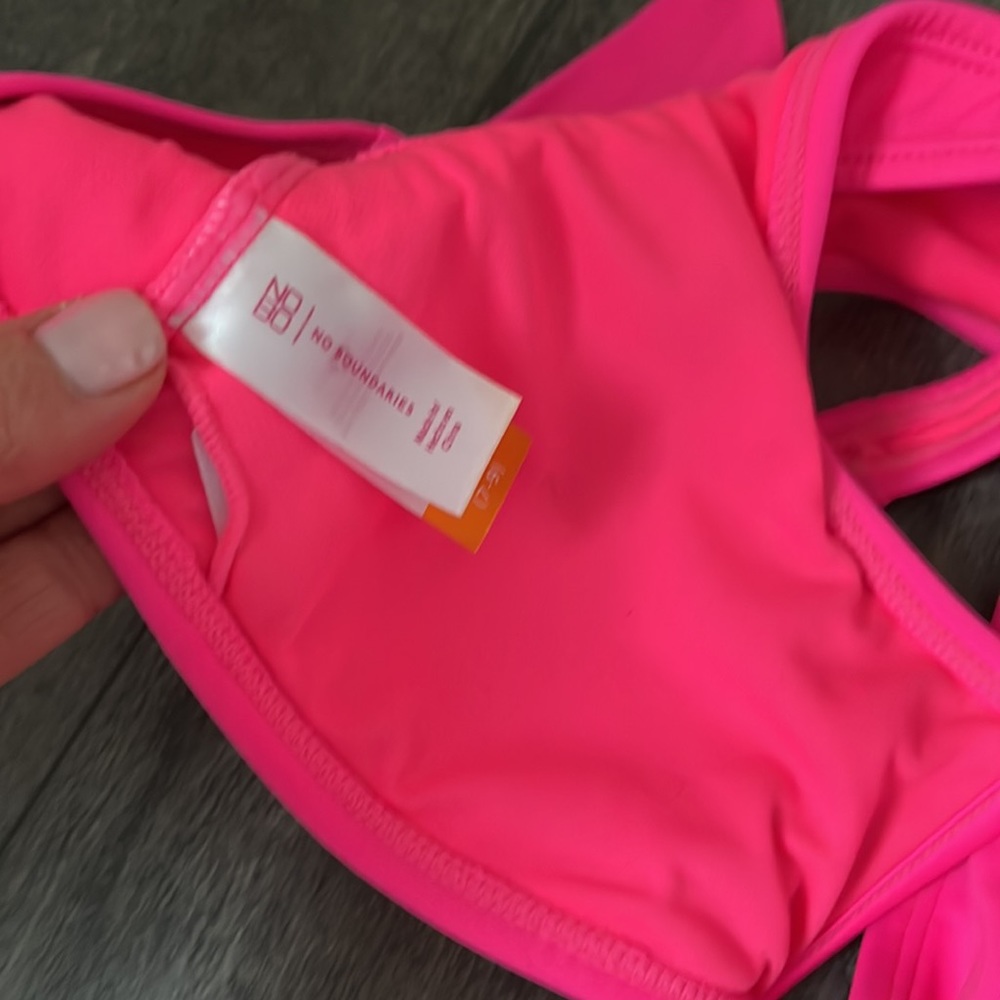 Hot pink bikini - Picture 3 of 4
